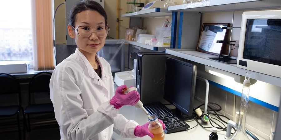 Российские ученые создали первый в мире реагент для ликвидации тонких нефтяных пленок в тропиках