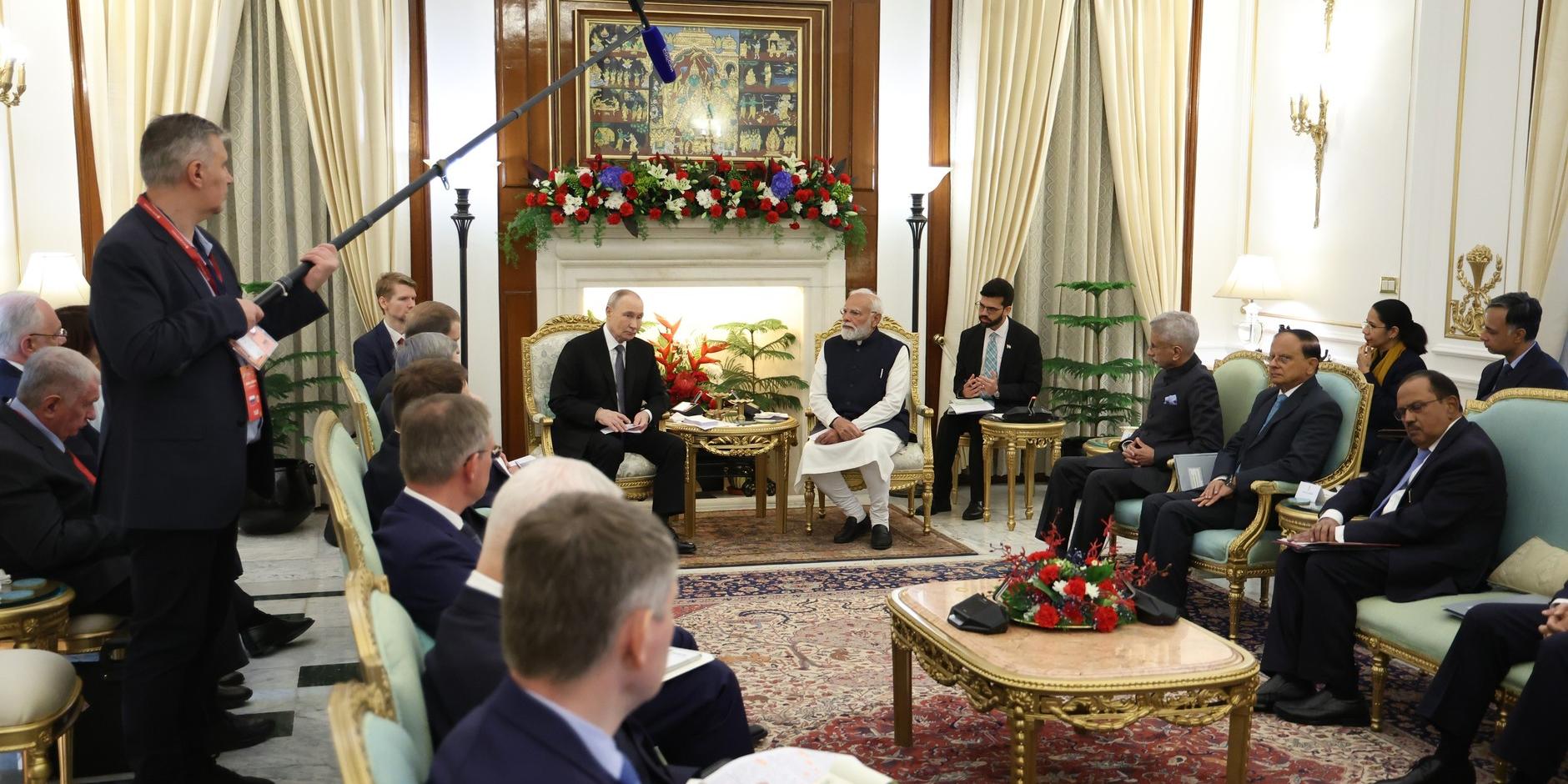 Новая цель. В. Путин и Н. Моди договорились вывести товарооборот между Россией и Индией на уровень 100 млрд долл. США/год