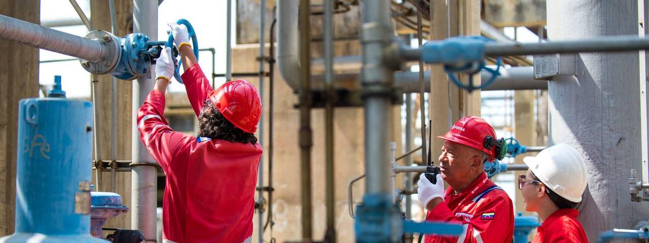 США импортируют примерно половину добываемой в Венесуэле нефти