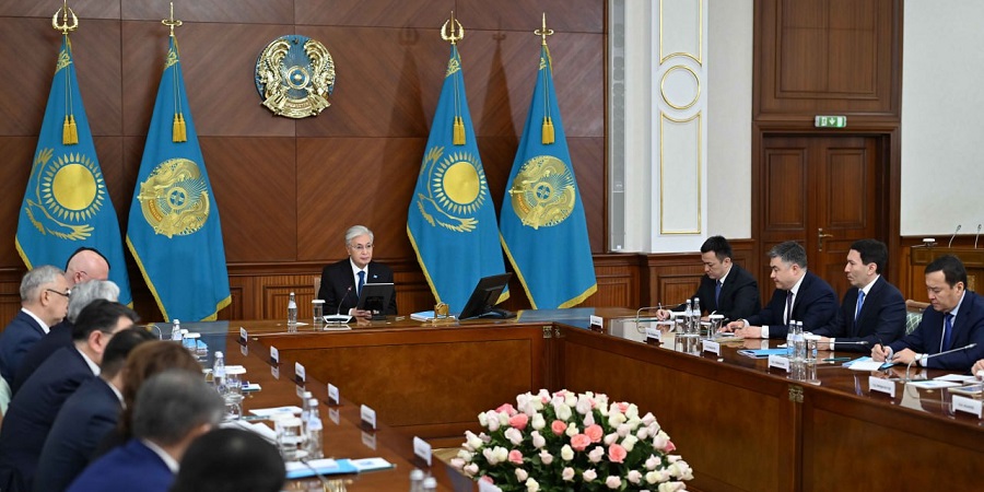 Внедрение ИИ, развитие электроэнергетики, чистой угольной генерации и привлечение частных инвестиций. Президент РК К.-Ж. Токаев провел заседание правительства