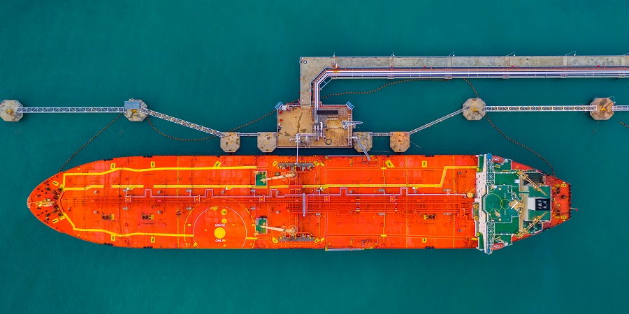 Объем нефти на танкерах в море достиг максимума за два года