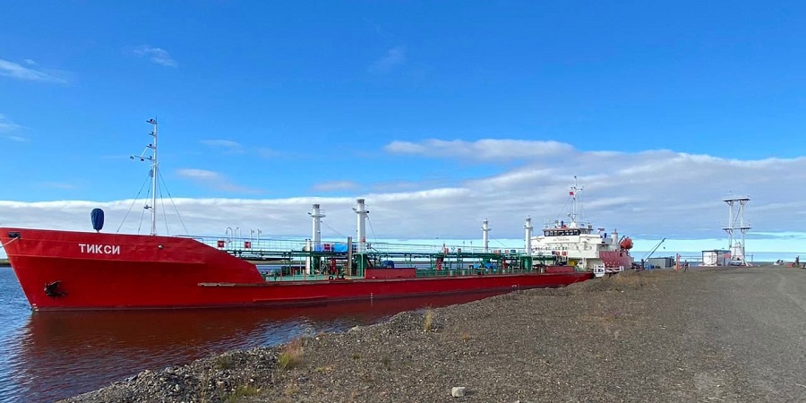 «Саханефтегазсбыт» отгорузил более 15,7 тыс. т нефтепродуктов по СМП