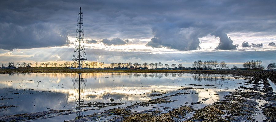 Разлив нефтепродуктов произошел в Холмском порту на Сахалине