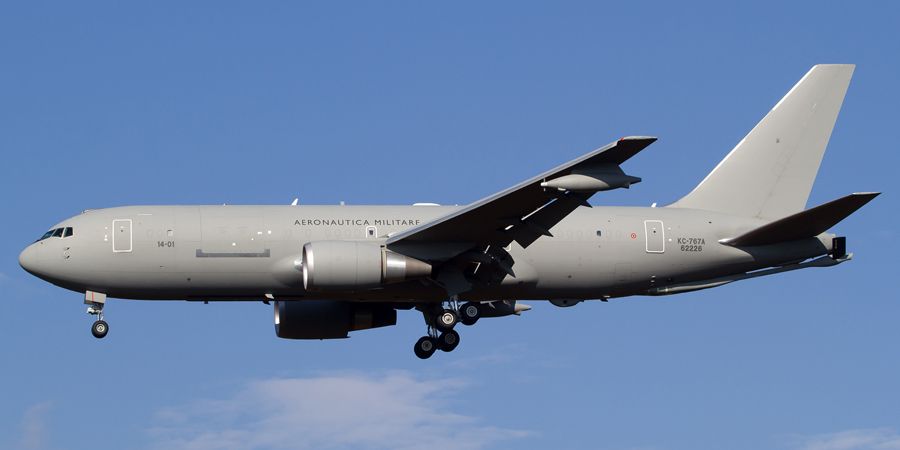 Стратегический самолет топливозаправщик Boeing KC-767