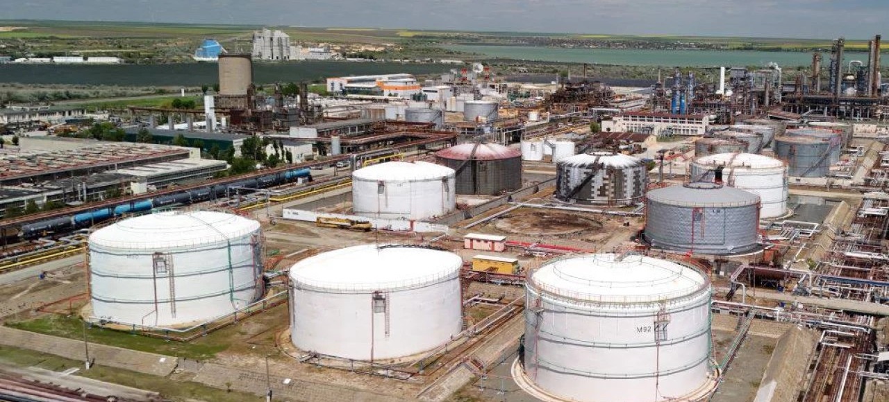 КМГ увеличит емкость резервуарного парка НПЗ Петромидия на 20%