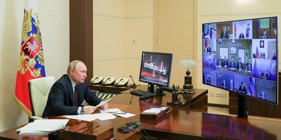 В. Путин провел совещание по вопросам развития Арктической зоны