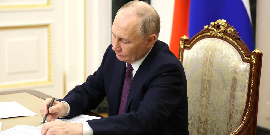 В. Путин подписал закон о безопасности объектов ТЭК в российском секторе Каспийского моря