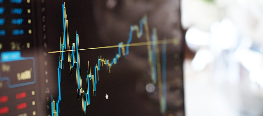 Цены на нефть пытаются скорректироваться после 7%-ного обвала накануне