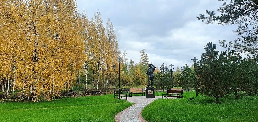 В Череповце открыт памятник коксохиммонтажнику