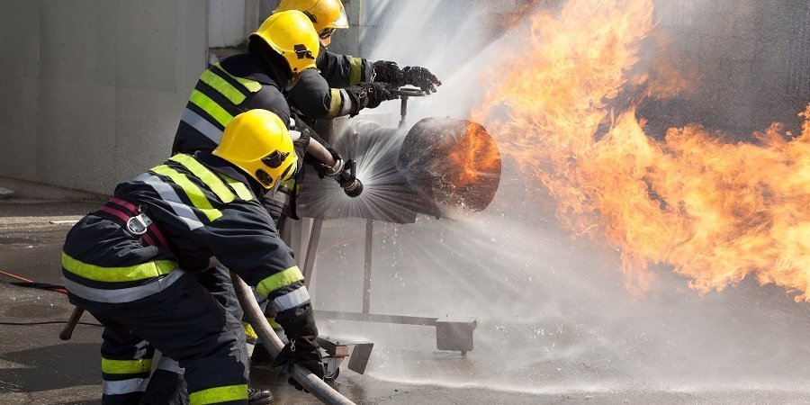 На заправке в Свердловской области загорелась цистерна с газом