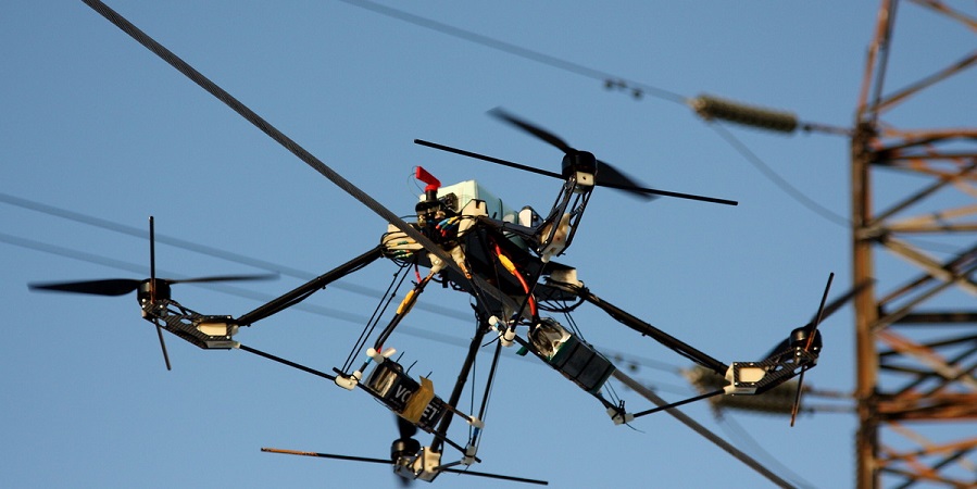 Дрон Канатоход успешно очищает высоковольтные провода от наледи в Арктике