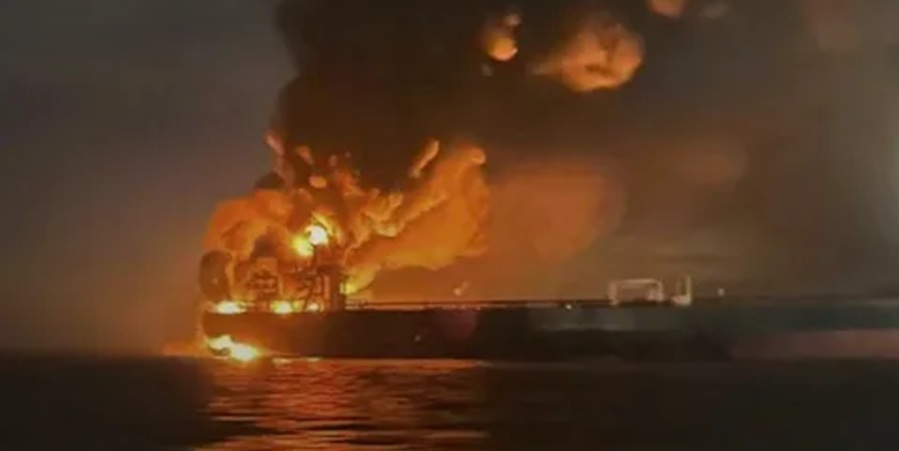 МИД Турции заявил об угрозе судоходству после атак на танкеры в Черном море