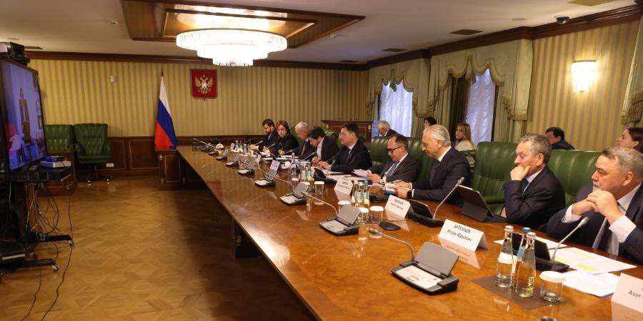 А. Новак обратил внимание на проблему простоев вагонов при перевозке нефтепродуктов