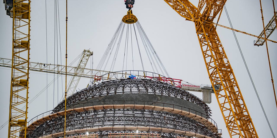 Досрочно завершена установка купольной части наружной защитной оболочки на энергоблоке №2 Курской АЭС-2 