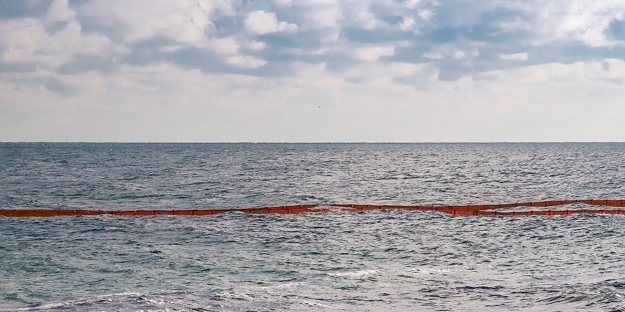 Северное Море оснастило танкер боновыми заграждениями на Камчатке