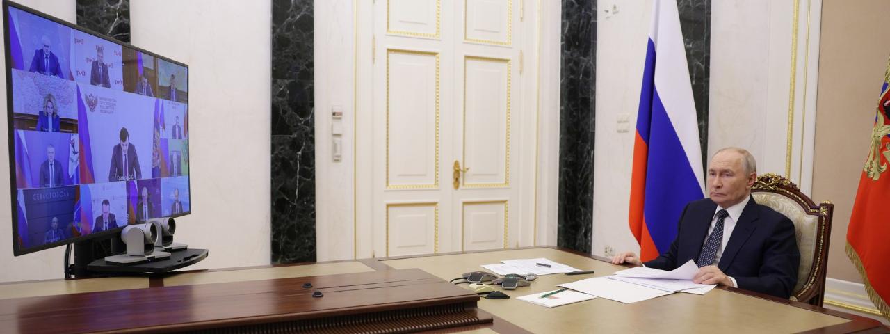 На совещании у В. Путина А. Новак доложил о введении запрета на экспорт дизтоплива для всех участников рынка