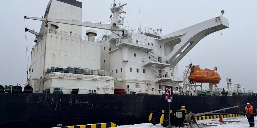 Аварийный танкер Koala выведен от причала морского порта Усть-Луга на открытую воду