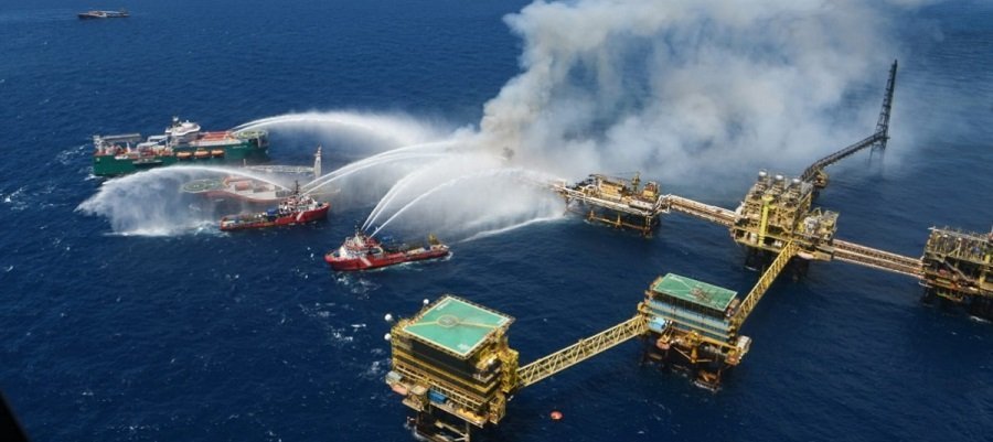 В Мексике случился пожар на морской платформе компании Pemex