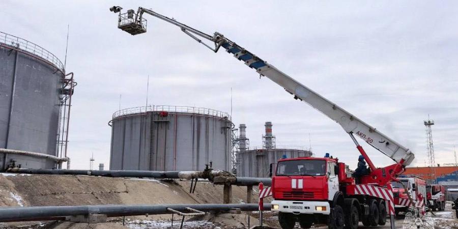 На Великолукской нефтебазе ликвидировали последствия пожара после атаки БПЛА