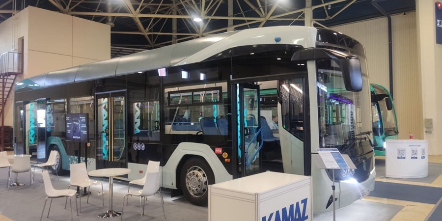 В Москве начали работу новые электробусы Камаз-52222