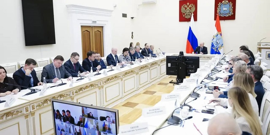 В Самарской области в результате столкновения четырех грузовиков произошел разлив нефти