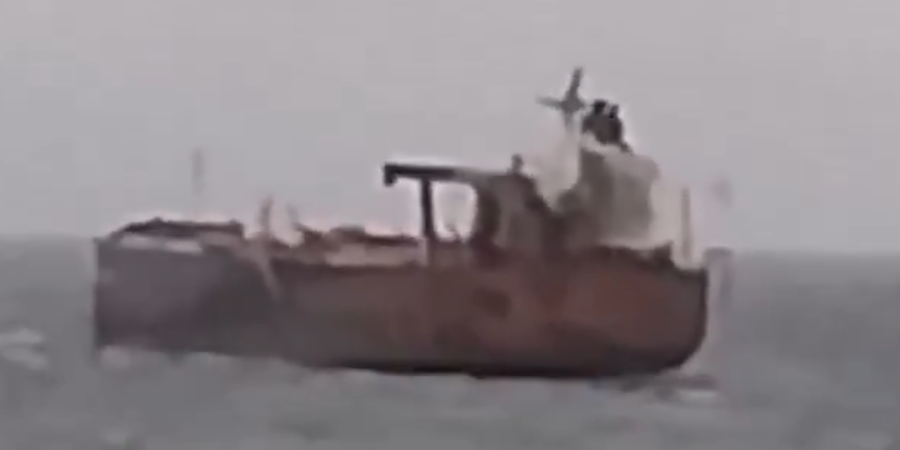 Танкер Kairos, ранее атакованный морскими дронами, сел на мель у берегов Болгарии