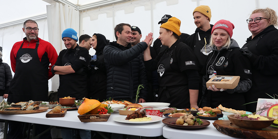 В рамках региональной ярмарки вкуса «Арктическая кухня» действовал фуд-к....png