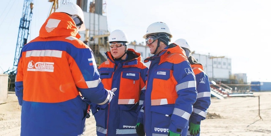 Специалисты «Мегионнефтегаза» на месторождении
