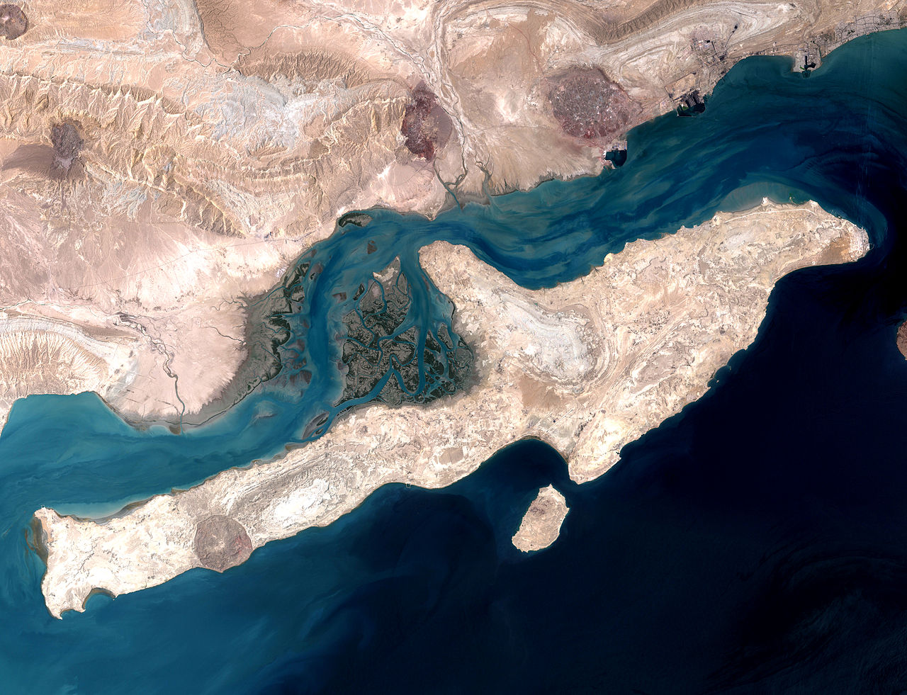 1280px-QeshmIsland_NASA.jpg