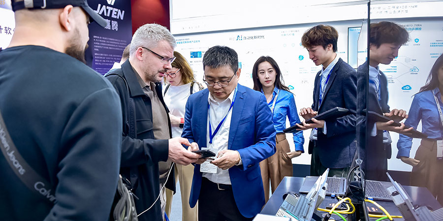 ADE1218.jpg ADE1218.jpg