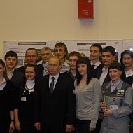 В. В. Путин  и Мисс Золотой резерв нефтегаза 2009, выпускница Тюменского ГНУ Екатерина Мальцева