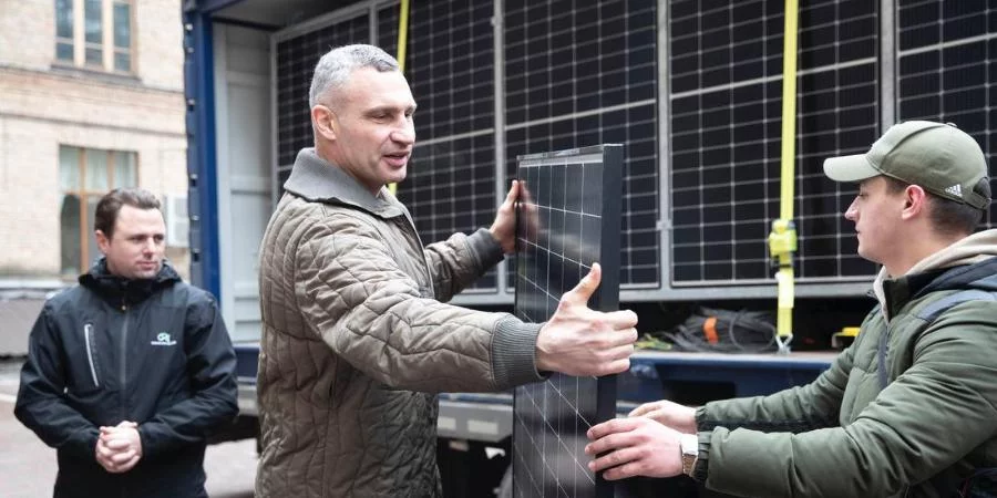 В. Кличко: Киев получил от Парижа 2 солнечные электростанции