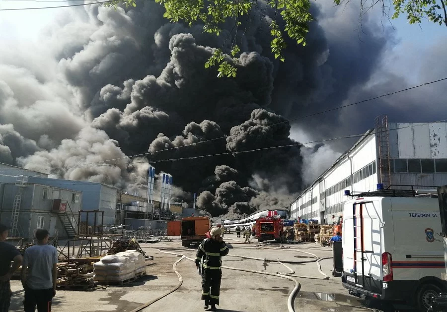 Пожар на складе ЛКМ в Самаре 7odHDZPjLgM.jpg