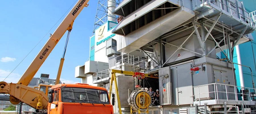 Газотурбинная установка GE типа LM2500+DLE на этапе модернизации (2017 год) Газотурбинная установка GE типа LM2500+DLE на этапе модернизации (2017 год)
