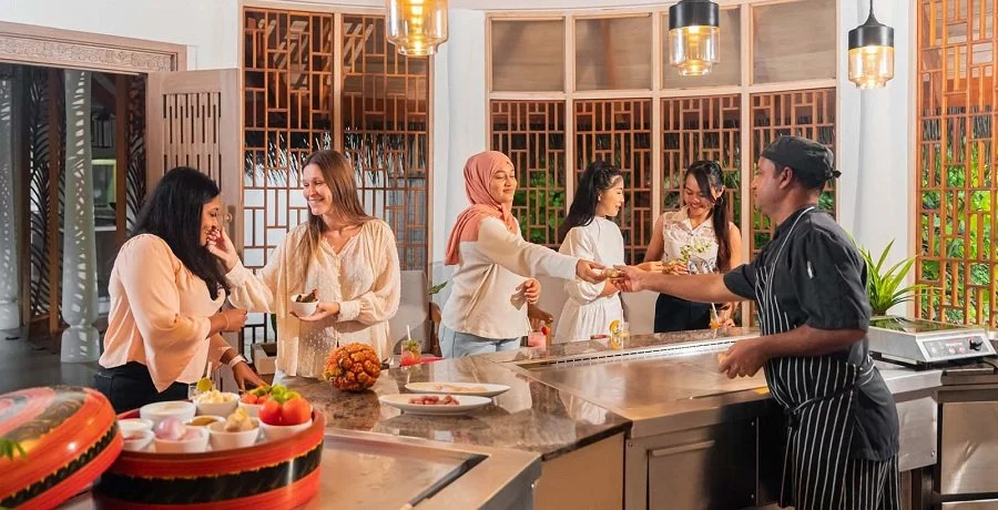 Milaidhoo Girls3.jpg Milaidhoo Girls3.jpg