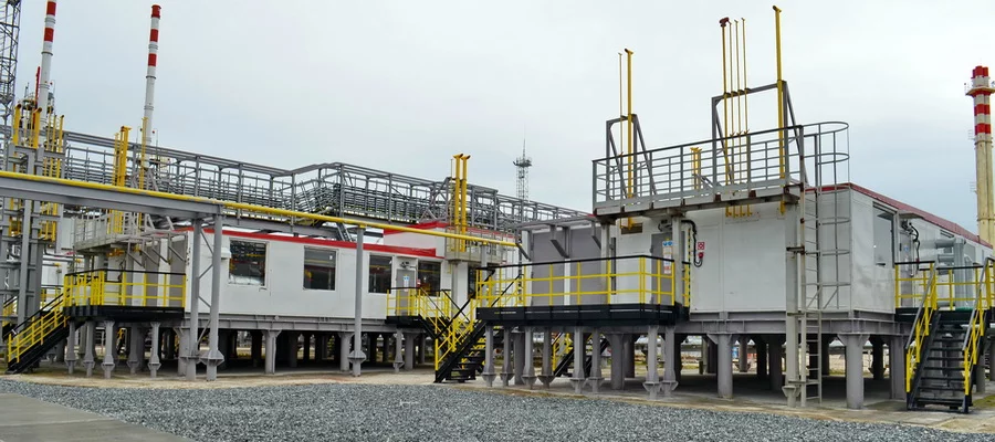 Установка подготовки топливного газа для объектов УКПГиК на Восточном Уренгое - основной (слева) и резервный модули Установка подготовки топливного газа для объектов УКПГиК на Восточном Уренгое - основной (слева) и резервный модули